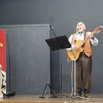 Conferencia y música